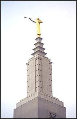 The Angel Moroni atop the Los Angeles Temple