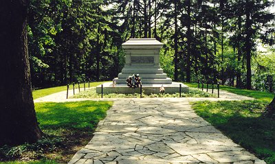 Tomb of Rutherford B. Hayes and his wife Lucy